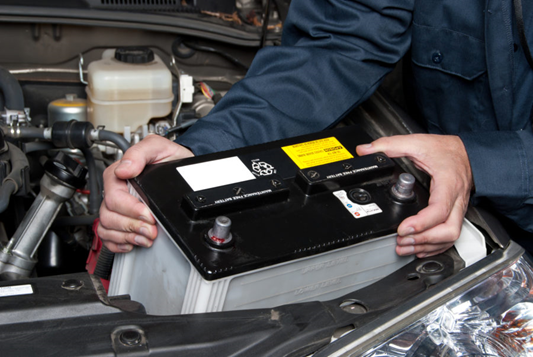 تعویض باتری یا شارژ باتری های خودرو برای استارت بهتر